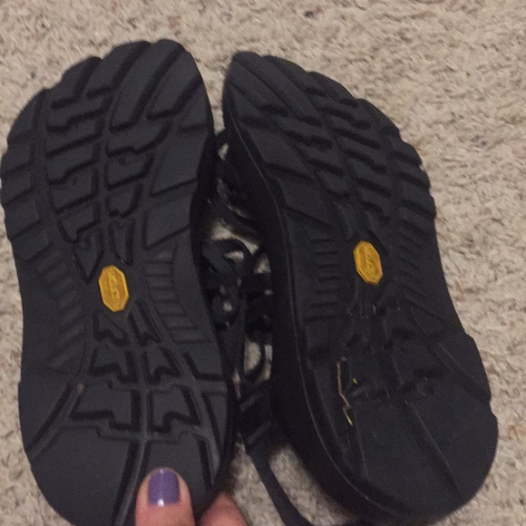 Women’s chacos - Picture 2 of 3